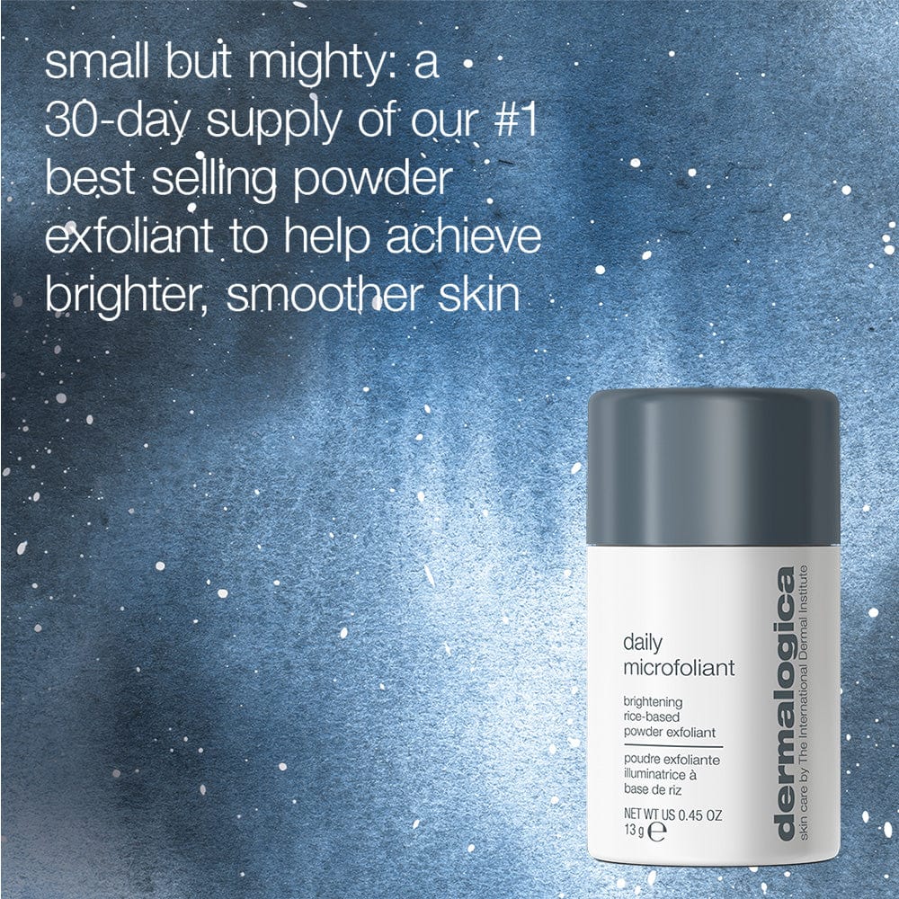 Petite Pleasures-Fläschchen auf blauem, sternförmigem Hintergrund mit Text, der einen 30-Tage-Vorrat für strahlende, glatte Haut hervorhebt.