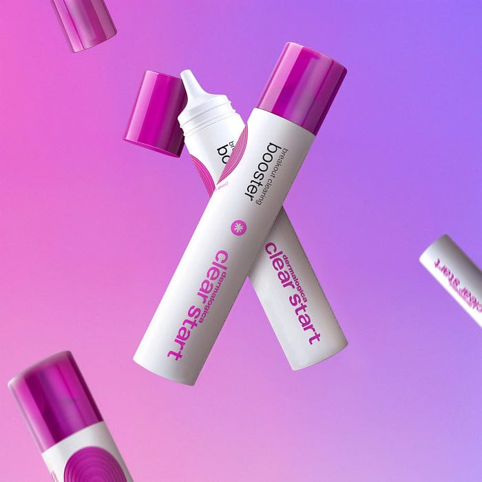 Produktflaschen und Verschlüsse vor einem rosa und violetten Hintergrund mit Farbverlauf.