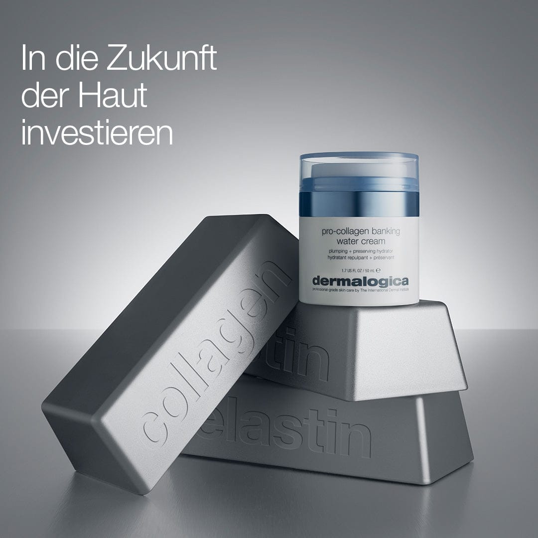 Pro-Collagen Banking Water Cream steht auf silbernen Blöcken mit "Kollagen" und "Elastin", daneben der Text: "In die Zukunft der Haut investieren. Kollagen bewahren.