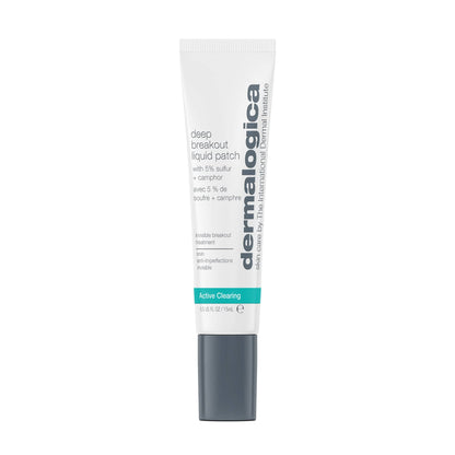 Tube der Active Clearing deep breakout liquid patch mit weißem Hintergrund.