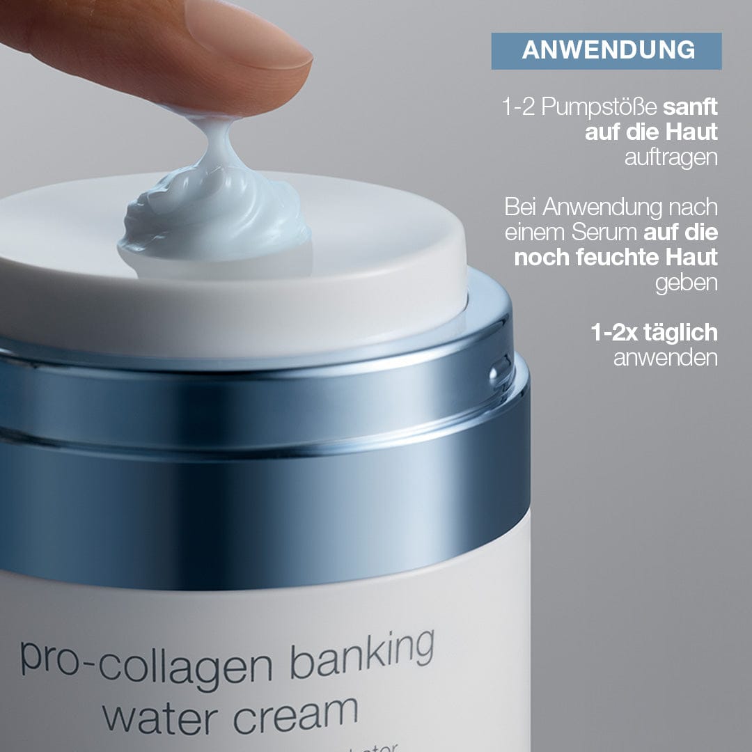 Mit einem Finger wird eine kleine Menge der Pro-Collagen Banking Water Cream, die das Kollagen konservieren soll, aus einem Behälter mit sichtbaren deutschen Anweisungen daneben verteilt.