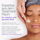 Eine Person erhält eine sanfte Gesichtsbehandlung mit einem Spatel, bei der gezeigt wird, wie man reaktive Haut pflegt und wie das „Stabilizing Repair Serum“ die Hautbarriere stärken kann.