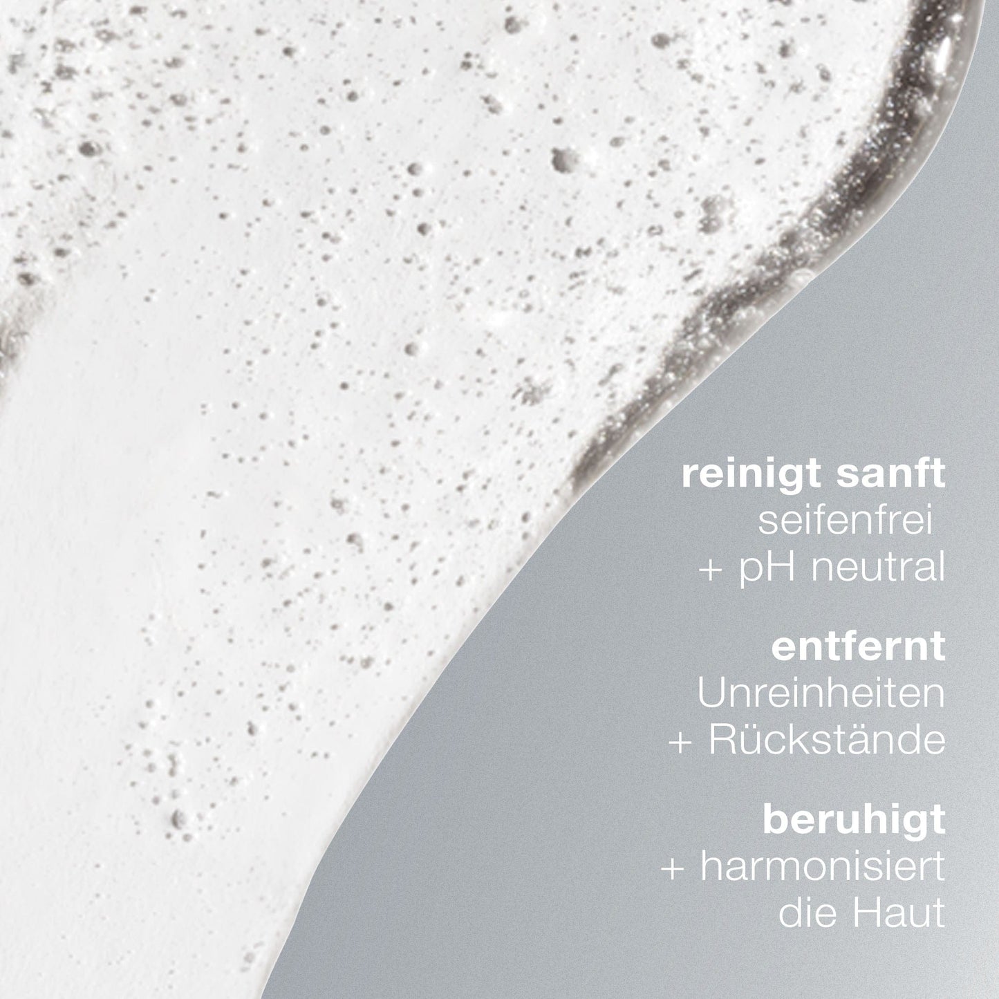 Links die schaumige, weiße Textur des Special Cleansing Gel, rechts der deutsche Text, der es als pH-hautneutral, seifenfrei, sanft reinigend, Unreinheiten entfernend und die Haut beruhigend beschreibt.