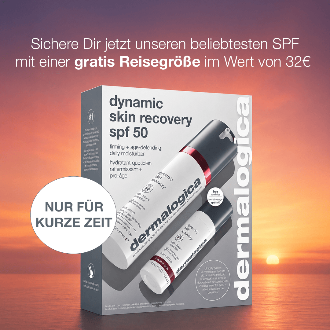 Dynamic Skin Recovery SPF 50 Anti-Aging-Tagespflege – Box und Reisegröße mit dem Aufkleber „Nur für kurze Zeit“ vor einem Sonnenuntergang. Die deutsche Anzeige wirbt für eine kostenlose Reisegröße im Wert von 32 € – optimaler UV-Schutz und Pflege für anspruchsvolle Haut.