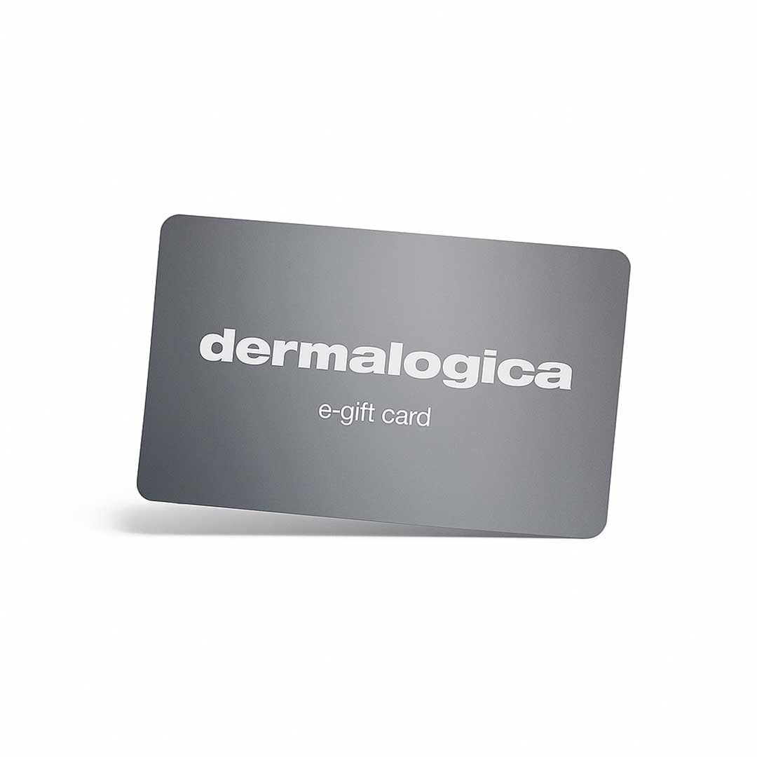 Ein grauer Dermalogica Geschenkgutschein mit weißer Schrift ist auf einem schlichten weißen Hintergrund abgebildet - die perfekte Geschenkidee für Hautpflegefans zu jedem Anlass.