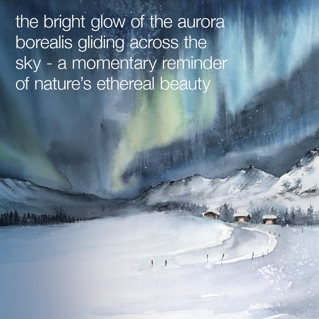 Eine verschneite Bergszene mit kleinen Häusern und Bäumen unter einem von grün-blauen Polarlichtern erleuchteten Nachthimmel - ein inspirierendes Winterbild für das Let it Glow Set, ein Geschenkset zur Förderung der gesunden Haut.