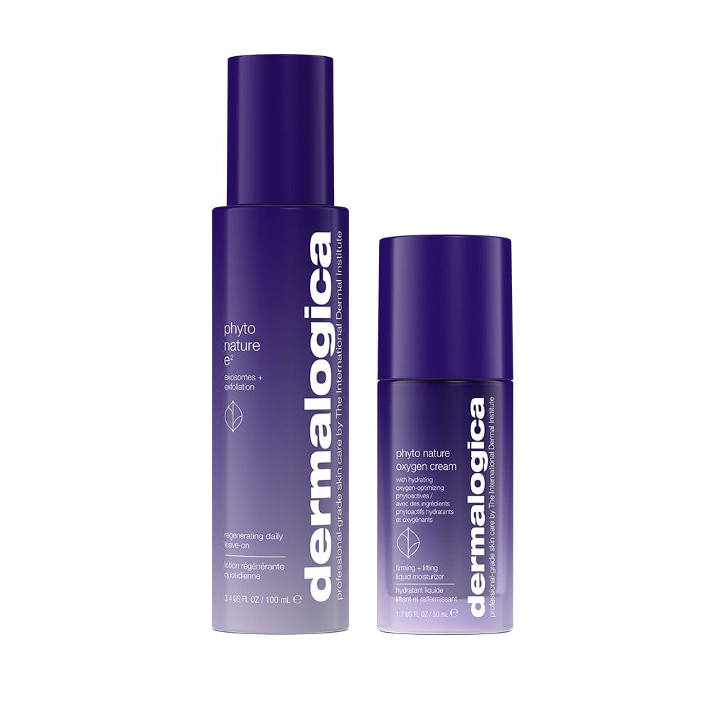 Zwei lilafarbene Dermalogica-Flaschen stehen nebeneinander auf weißem Hintergrund - entdecken Sie die Phyto Nature e² Exosom Behandlung und die Phyto Nature Oxygen Cream, Ihren nächsten Schritt zu fortschrittlichen Ergebnissen.