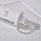 Eine weiße Tube mit der Aufschrift "PreCleanse + Special Cleansing Gel" spendet klares Reinigungsgel auf eine weiße Fläche.