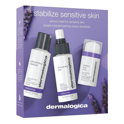 Das „Stabilizing Sensitive Skin Set“ für empfindliche Haut enthält den UltraCalming-Reiniger, das Gesichtsspray und das Barriere-Reparaturprodukt in einer violetten Schachtel mit Lavendelzweigen – lindert Rötungen.