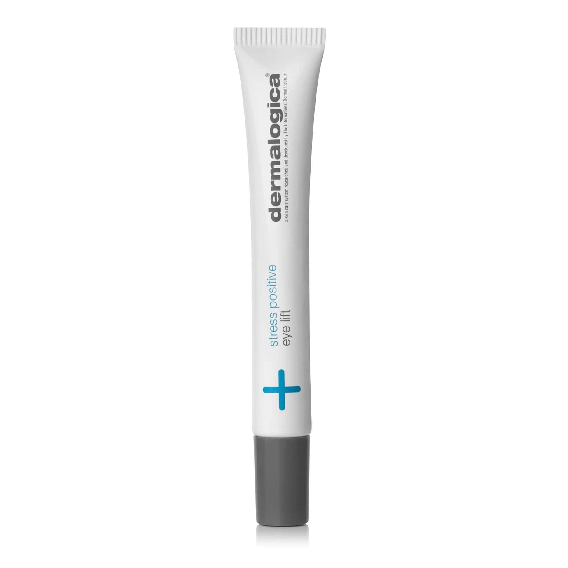 Eine Tube Stress Positive Eye Lift mit weißem Körper, grauer Kappe und blauem Text steht aufrecht vor einem weißen Hintergrund.