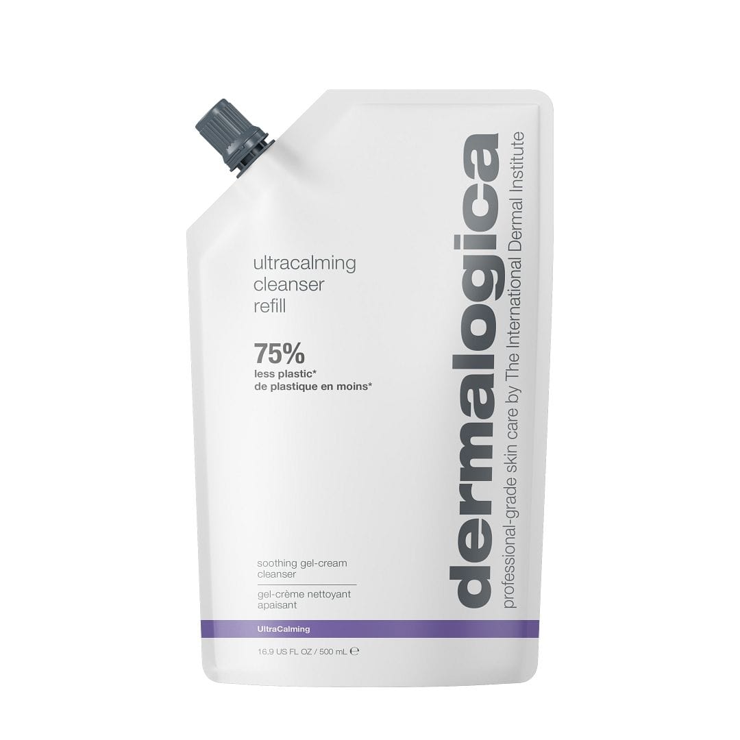 Der 500-ml-Nachfüllbeutel von UltraCalming Cleanser für empfindliche Haut mit UltraCalming Complex und Schraubverschluss verbraucht 75 % weniger Plastik als die Standardverpackung.
