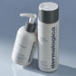 Zwei Flaschen „Dermalogica PreCleanse + Special Cleansing Gel“ sind vor einem schlichten hellblauen Hintergrund zu sehen.