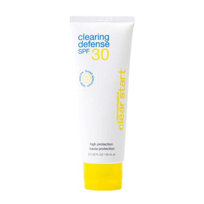Tube der Clearing Defense SPF 30 Sonnenschutzcreme auf weißem Hintergrund.